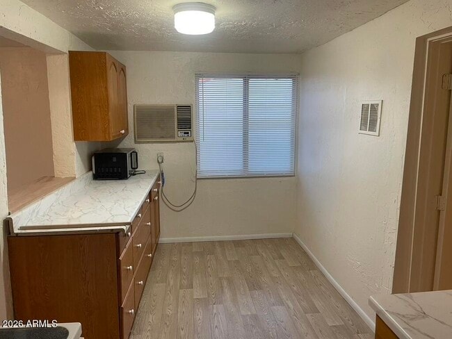 Building Photo - 241 E Elwood St