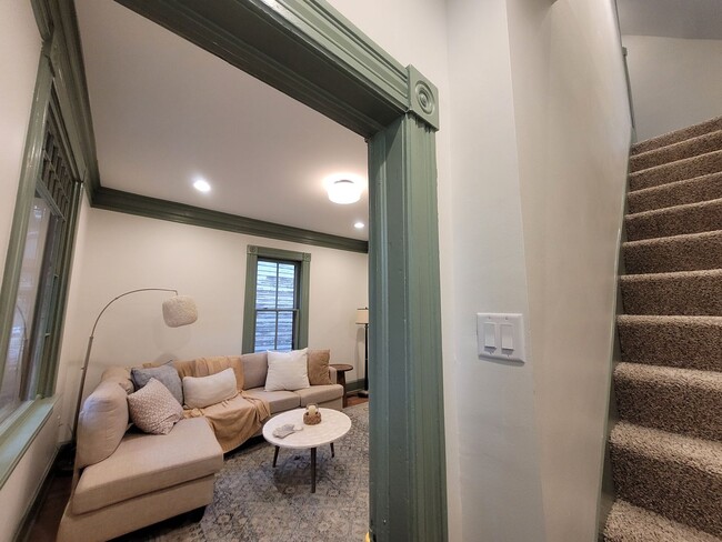 Building Photo - Beautifully renovated home in the highly d...