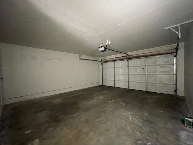 Building Photo - Pro Service Realty - R20801-20801