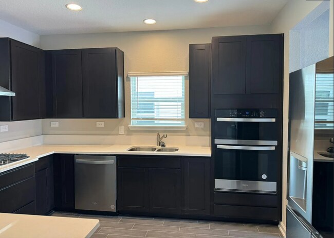 Building Photo - 657 Silver Landing Dr