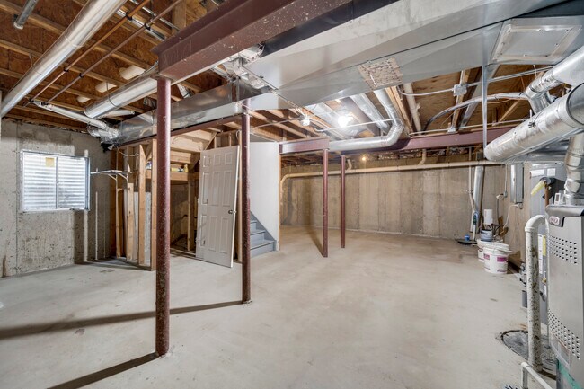 Building Photo - 2835 White Thorn Cir