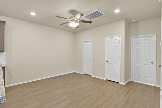 Building Photo - 9650 Warm Spring