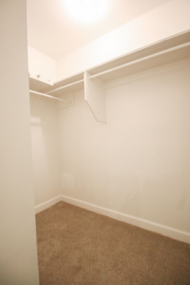 Building Photo - 1225 S Lawton Ave