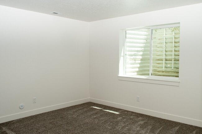 Building Photo - 864 S 340 E