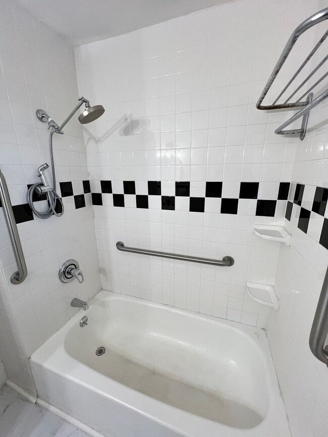 Building Photo - 3-Bedroom Home with Bonus Library/Office Near Local Attractions!