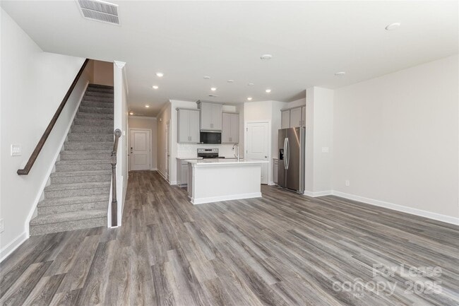 Building Photo - 4135 Smt Wds Dr