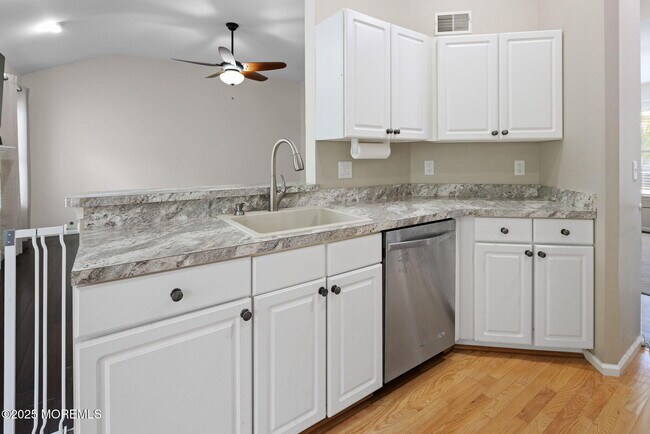 Building Photo - 148 Mizzen Ave
