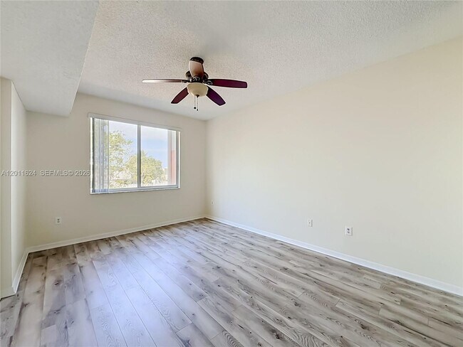 Building Photo - 6968 SW 39th St