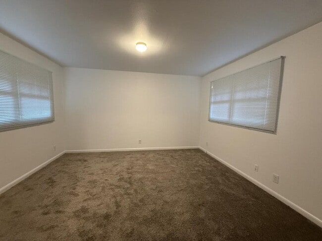 Building Photo - 16350 SE Vineyard Ln
