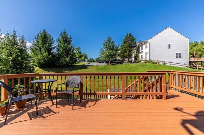 Building Photo - Twin Arch