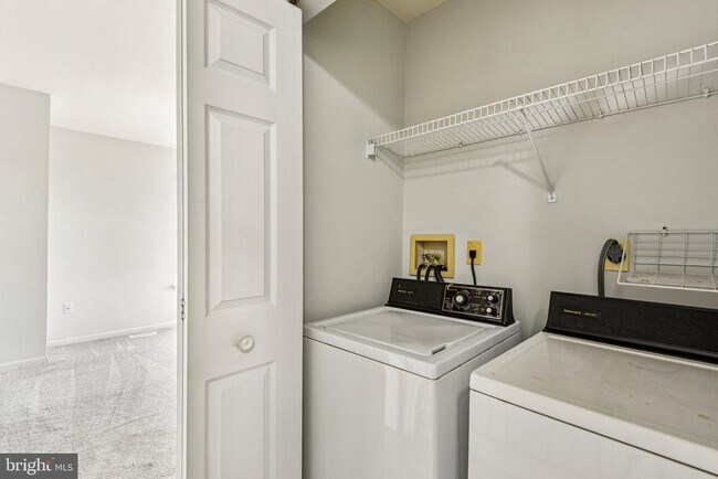 Building Photo - 1440 Nutwood Ct