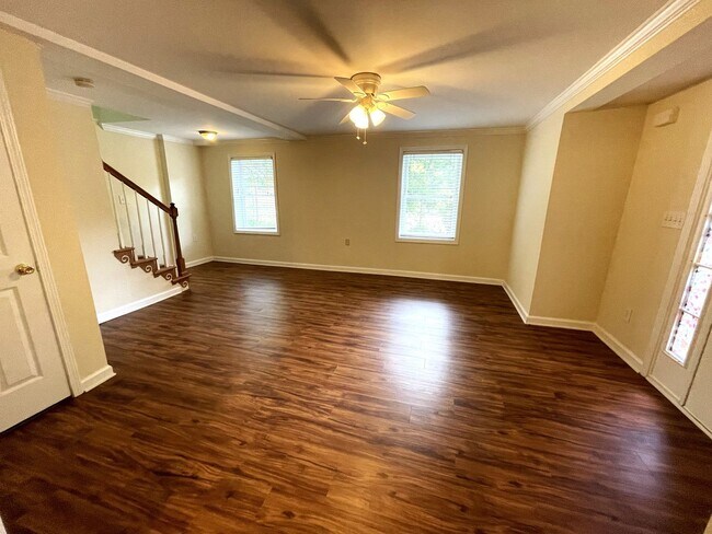 Building Photo - NormalTown 2br House - Fall 2026 Prelease