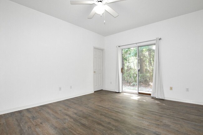 Building Photo - 436 NW 50th Blvd. (Monticello at Millpond)