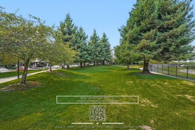 Building Photo - Largest 2-Bedroom at Watergate w/ Walk-in ...