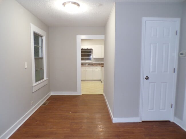 Building Photo - 213 7th Ave