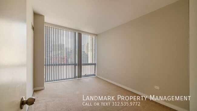 Building Photo - 8 E Randolph St