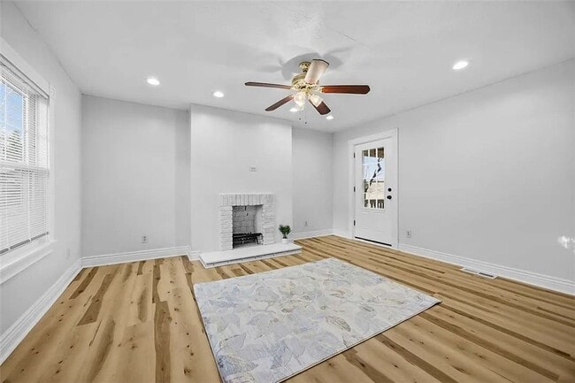 Building Photo - Beautiful 3 bedroom, 2 full bathroom home for rent in the Oakland area AVAILABLE NOW!