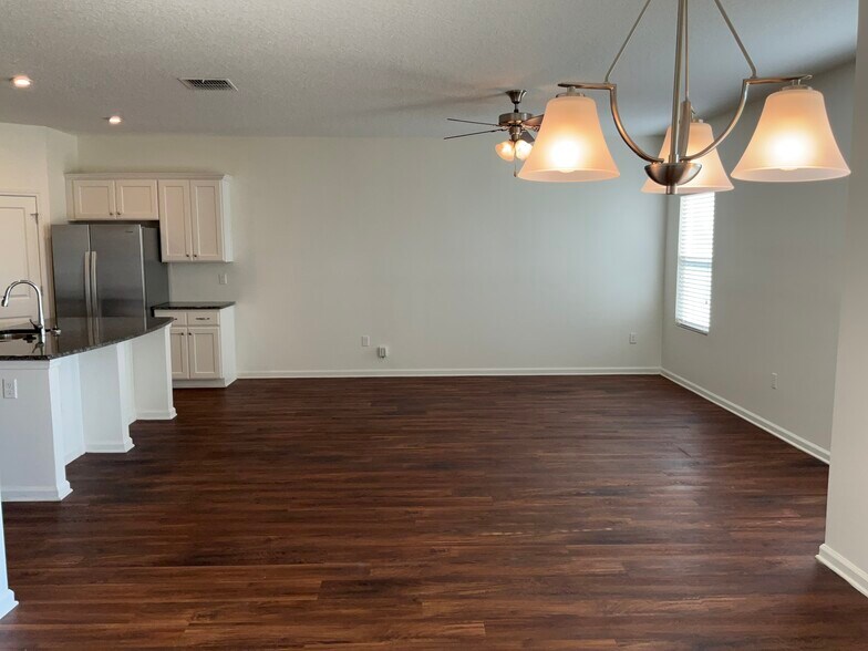 Building Photo - 8116 Golden Bamboo Dr