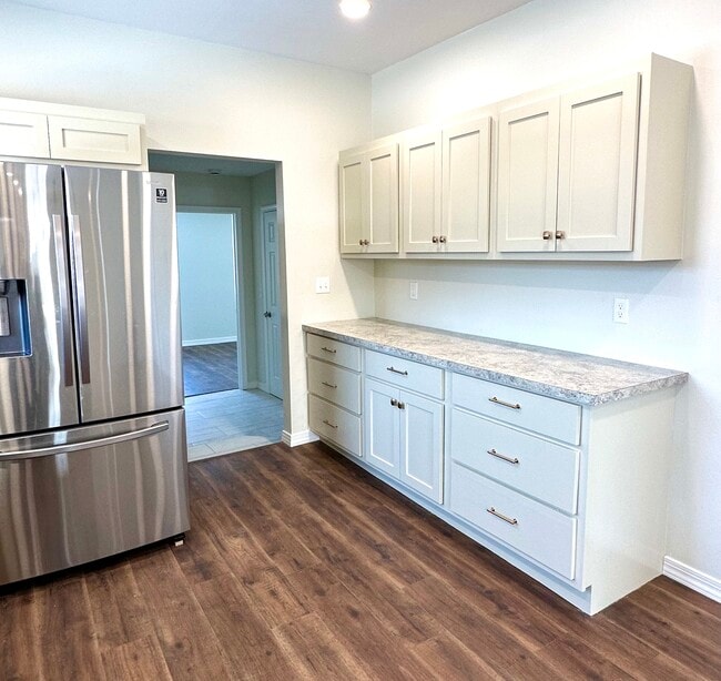 Building Photo - 102 Meadowlark Ave