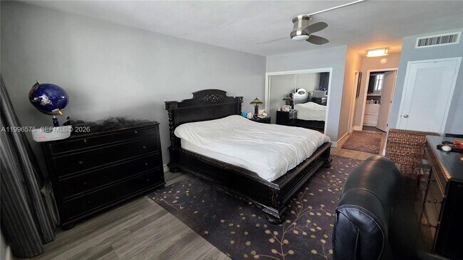 Building Photo - 5825 Collins Ave