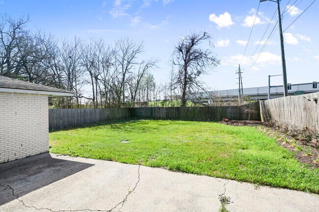 Building Photo - 8120 N Essen Heights Ct