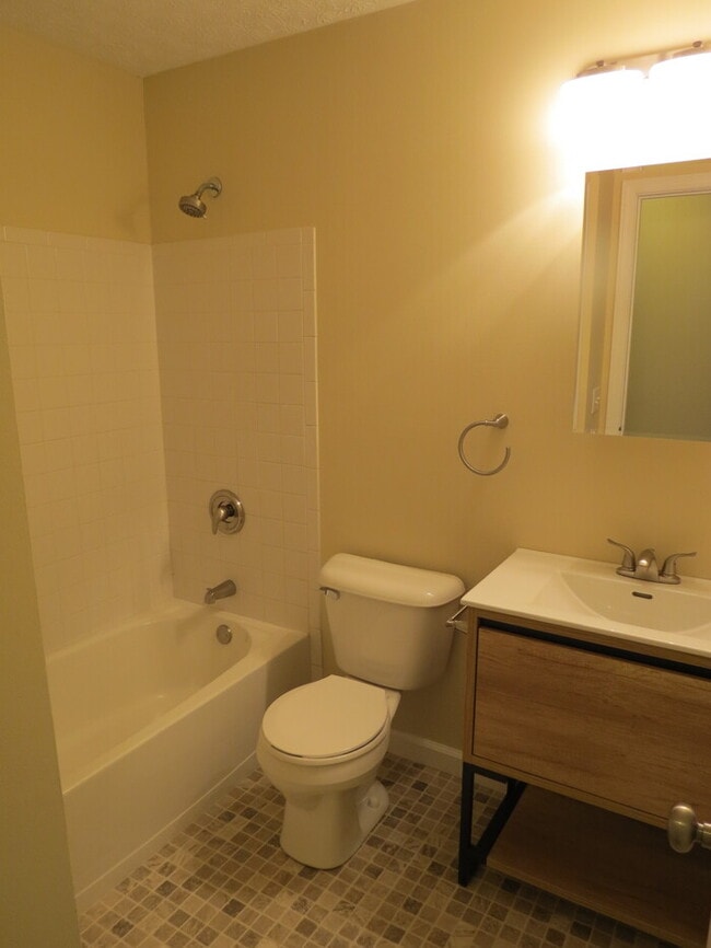 Building Photo - 35 Ashton Dr