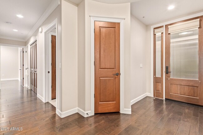 Building Photo - 4909 N Woodmere Fairway