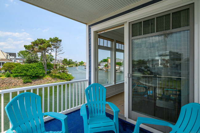 Building Photo - 2154 Fairfield Beach Rd