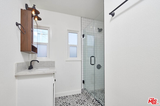 Building Photo - 2904 W 81st St