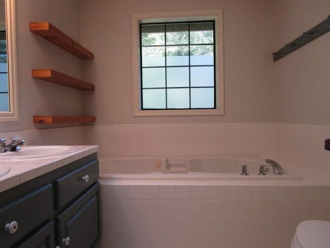 Building Photo - Charming 3 Bedroom Home in Gig Harbor