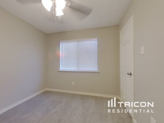 Building Photo - 4704 Wineberry Dr