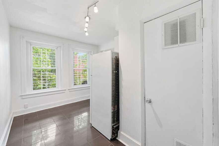 Building Photo - 2711 11th St NW