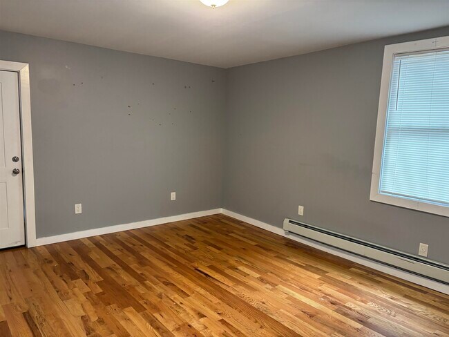 Building Photo - 12 Cator Ave