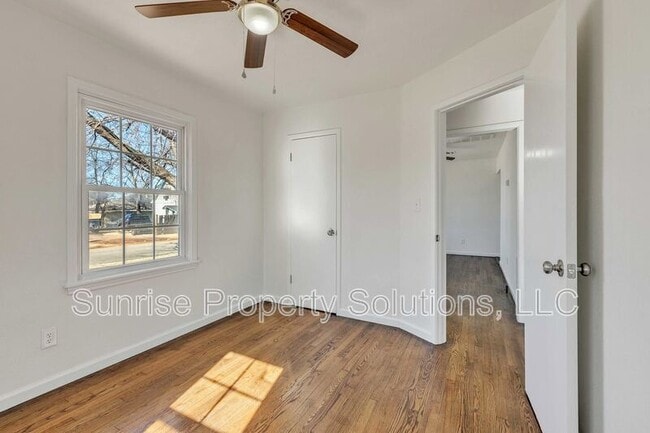 Building Photo - 4908 S Stiles Ave