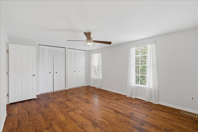 Building Photo - Updated 3BR / 2.5BA Townhome in Summit Chase – Over 1,900 Sq Ft with Deck & Fenced Patio!