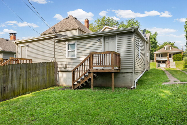 Building Photo - 908 N 13th St
