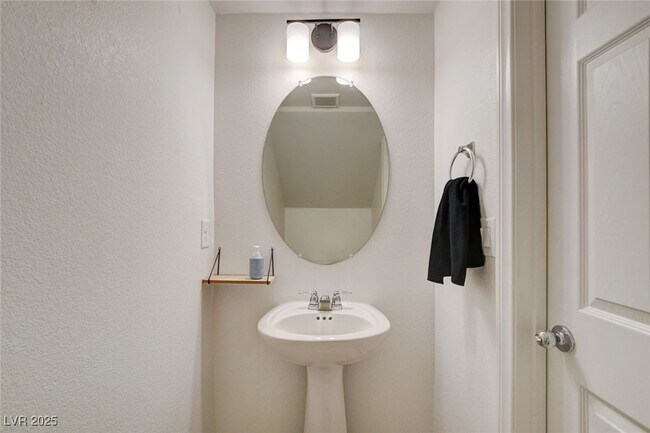 Building Photo - 1360 Cerulean Ave