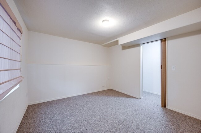 Building Photo - MOVE-IN SPECIAL! Bright & Spacious 4-Bedroom Home in One of Pullman’s Most Desirable Neighborhoods