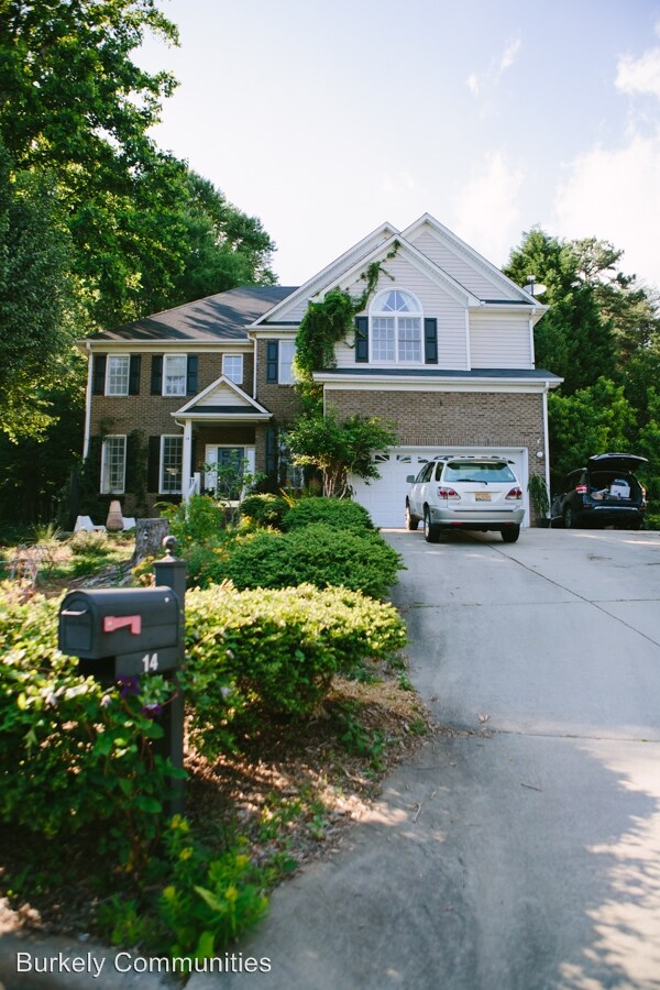 14 Old Orchard Ln 14 Old Orchard Ln Greensboro NC 27455 Apartment