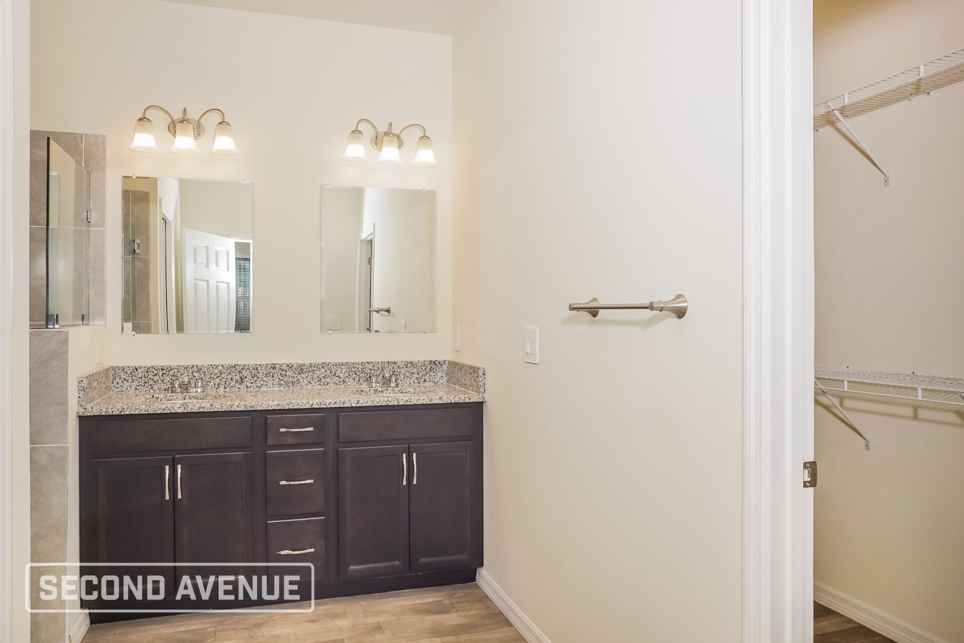 Building Photo - 1004 S Lassonde St