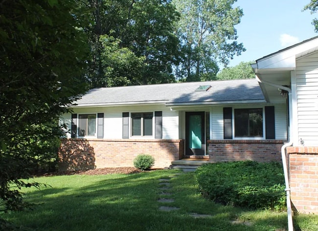 Building Photo - 473 Fairwood Dr