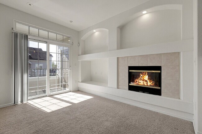 Building Photo - $2,025.00, 2 bed, 2 bath Condo with detach...