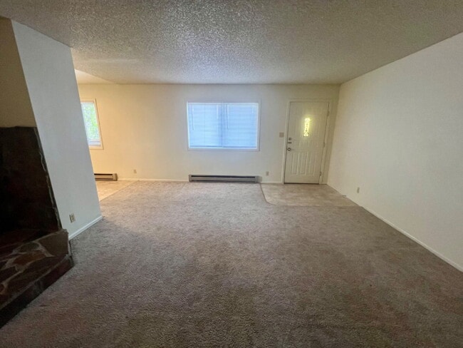 Building Photo - Upper level two bedroom, one bathroom clos...