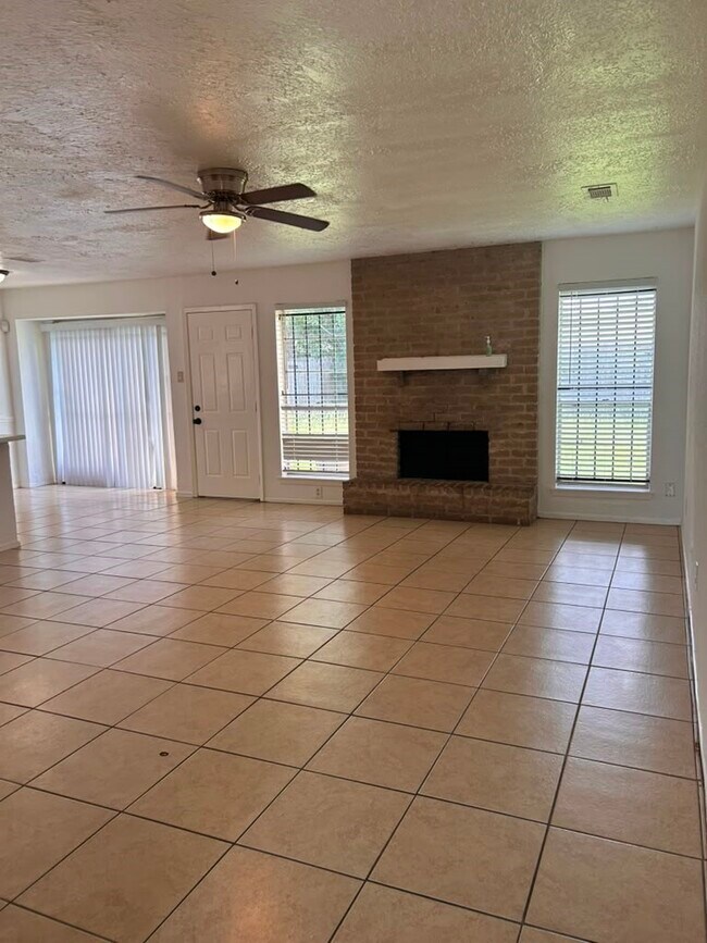 Building Photo - 6514 Summer Ridge Dr