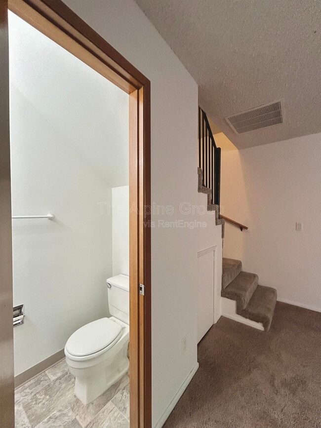 Building Photo - 6080 SW Valley Ave