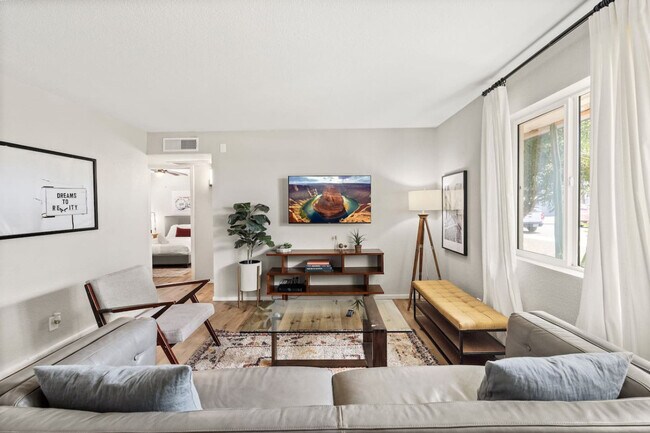 Building Photo - 3307 N 66th Pl