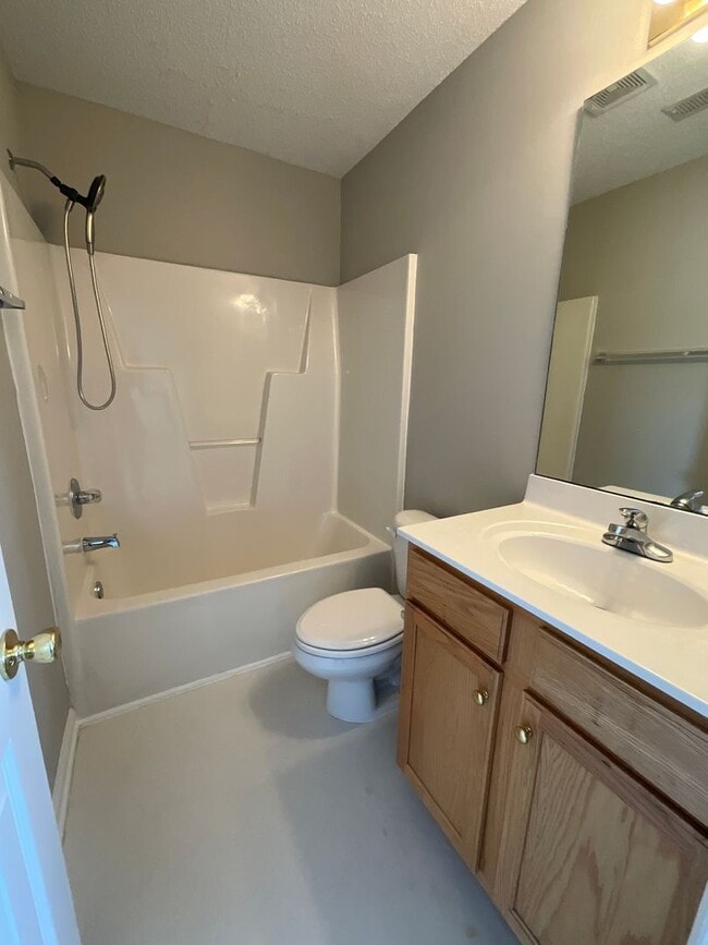 Building Photo - Charming Townhome in Greensboro