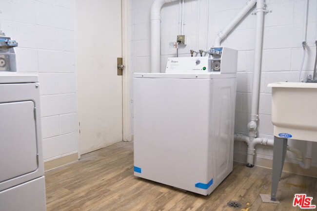 Building Photo - 842 11th St