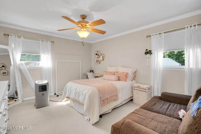 Building Photo - 55 S Lake Dr