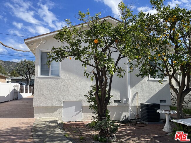 Building Photo - 10631 Tinker Ave